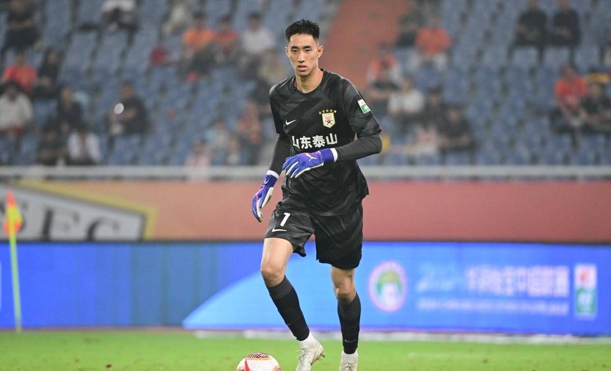 包含上午入选U22国足，下午就进球！成都蓉城小将斩获职业生涯首球的词条