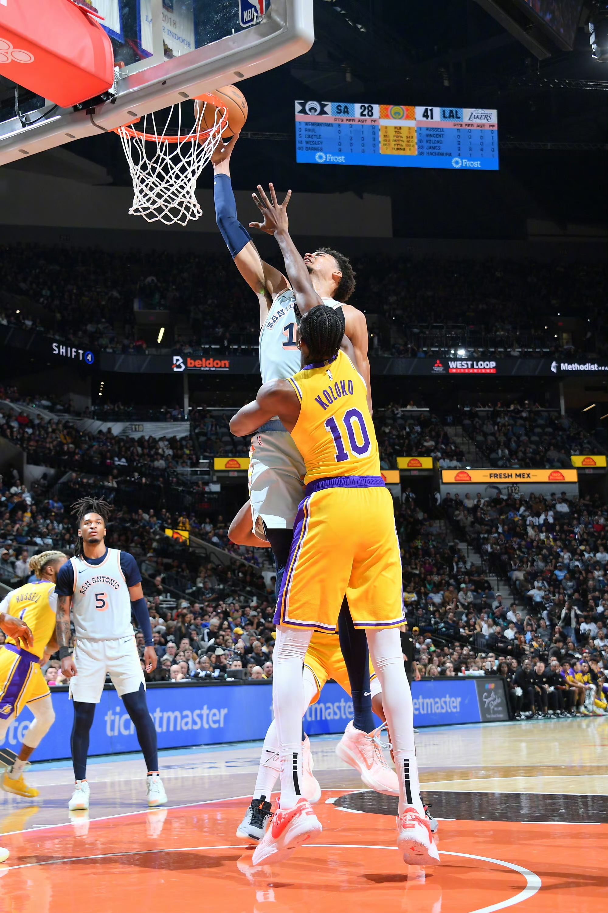 NBA夏季联赛：布朗尼10分湖人胜热火勇士惜败马刺(nba换人有次数限制吗)