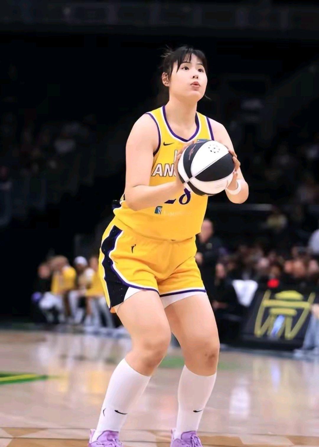 李月汝战旧主砍两双4记三分创WNBA生涯新高(李月汝是哪个队的球员)
