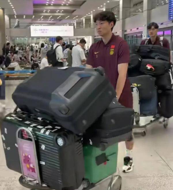 开云体育-行李过多？国足官方回应：56件装备行李具体情况如下(兰州人才引进年龄争议)