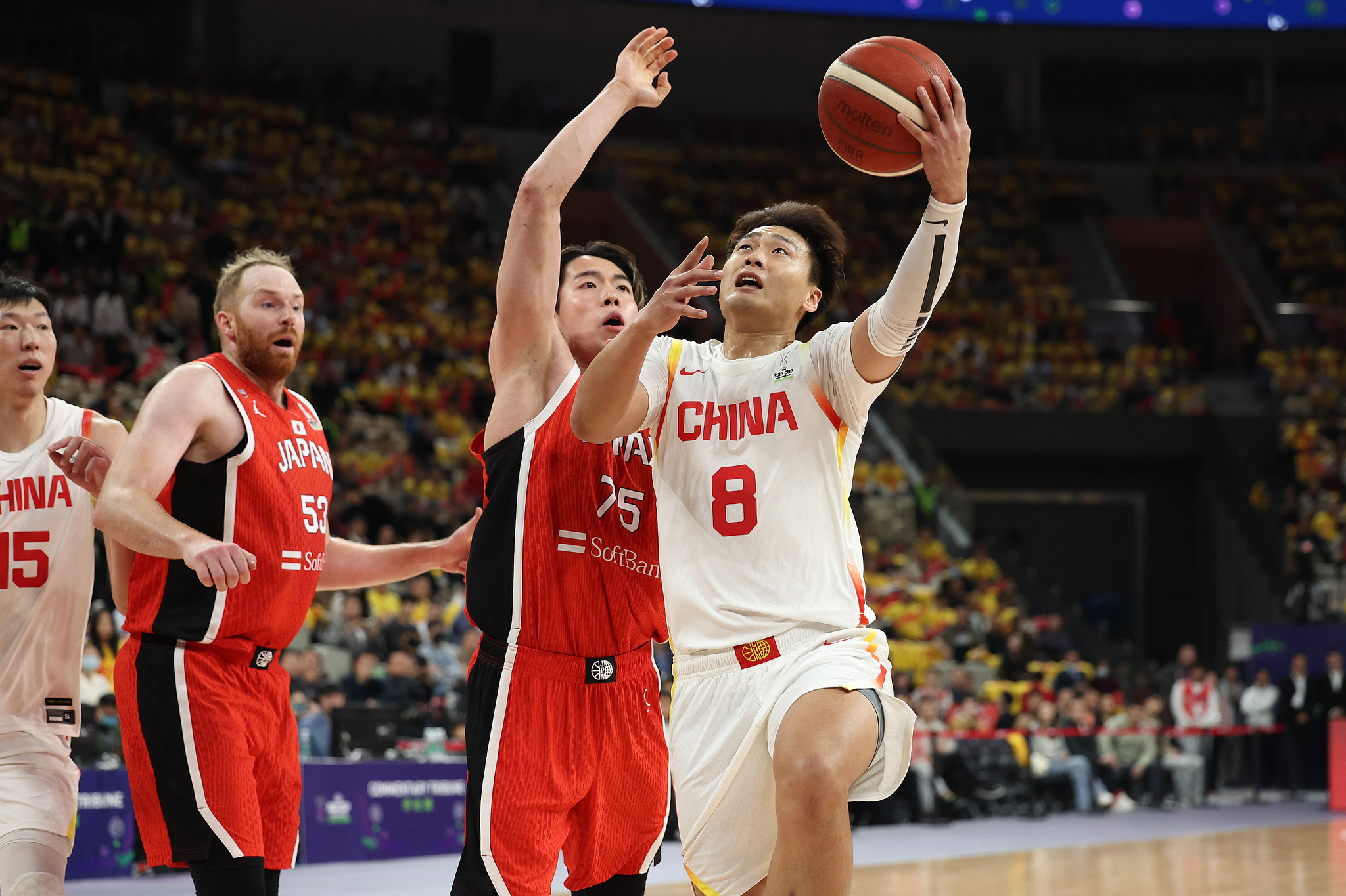 开云体育-难绷！中国男篮出现23次失误全队只有9次助攻(中国男篮史上最严重的一次冲突)