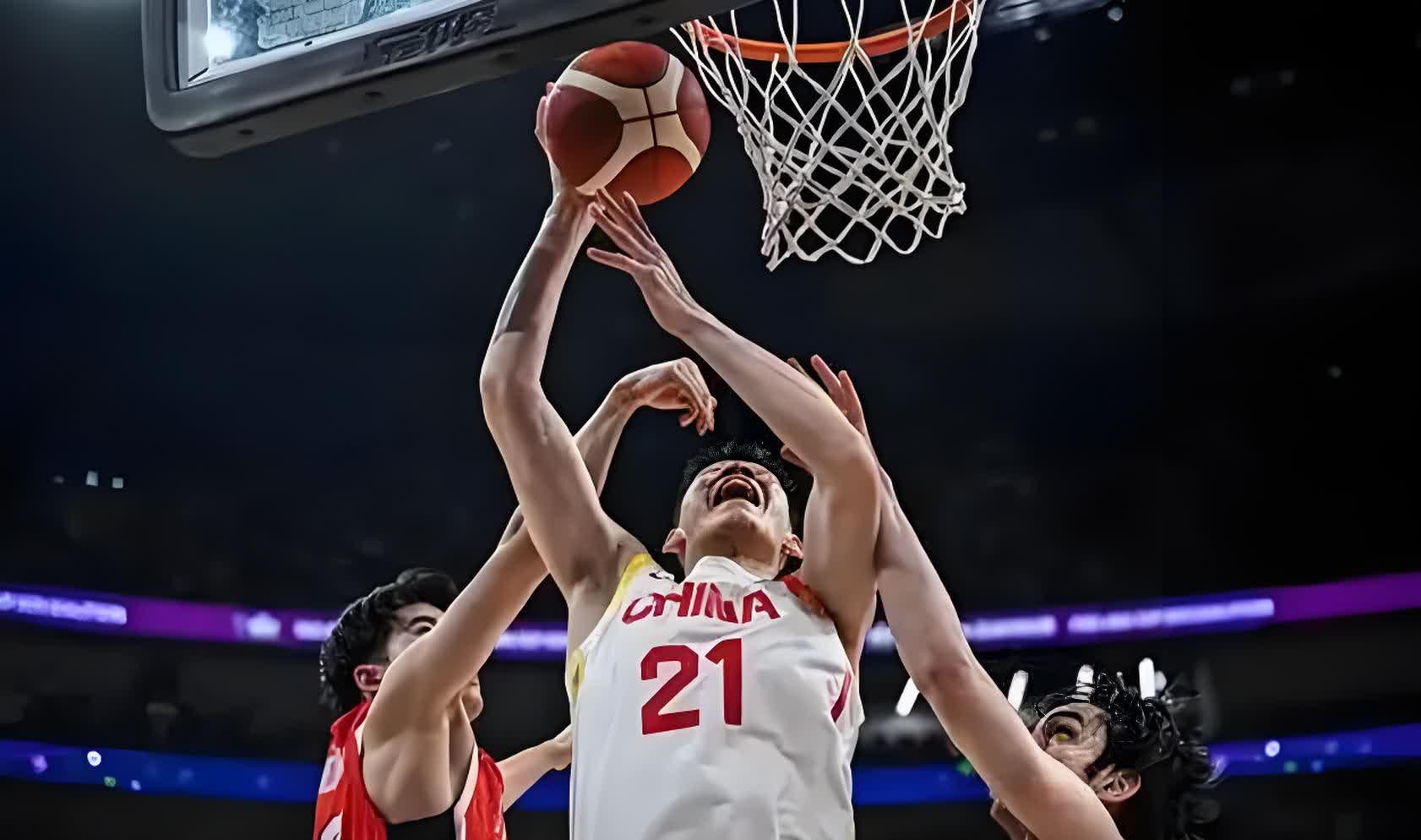 难绷！中国男篮出现23次失误全队只有9次助攻(中国男篮史上最严重的一次冲突)