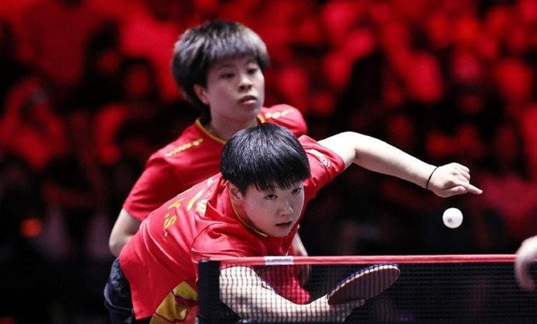 开云体育-大满贯-王艺迪/蒯曼3-2海产组合女双夺冠(王艺迪vs王曼昱)