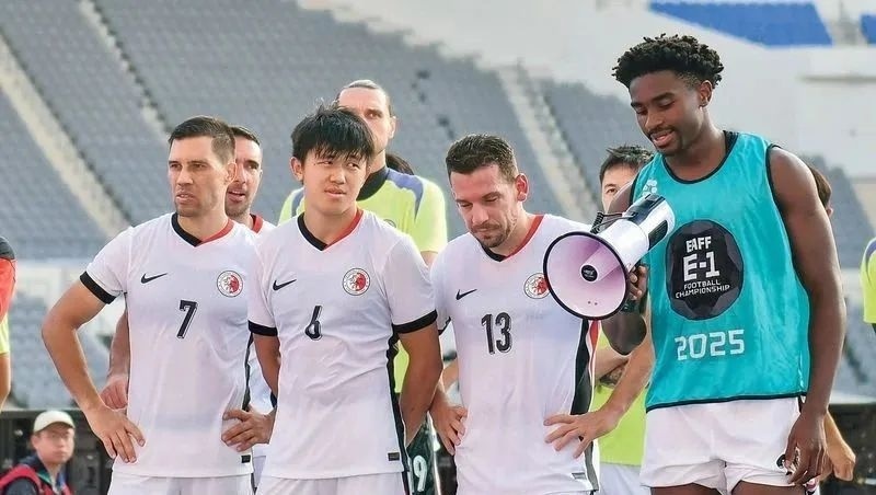 开云体育-米高回应辱骂国足球迷杂种：我犯了错，希望球迷们能原谅我(国足球迷喊伊万下课了)
