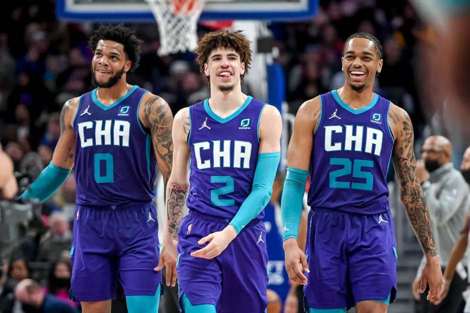 NBA夏联决赛对阵：黄蜂29分大胜会师国王两队均5胜0负争(世界杯决赛对阵)