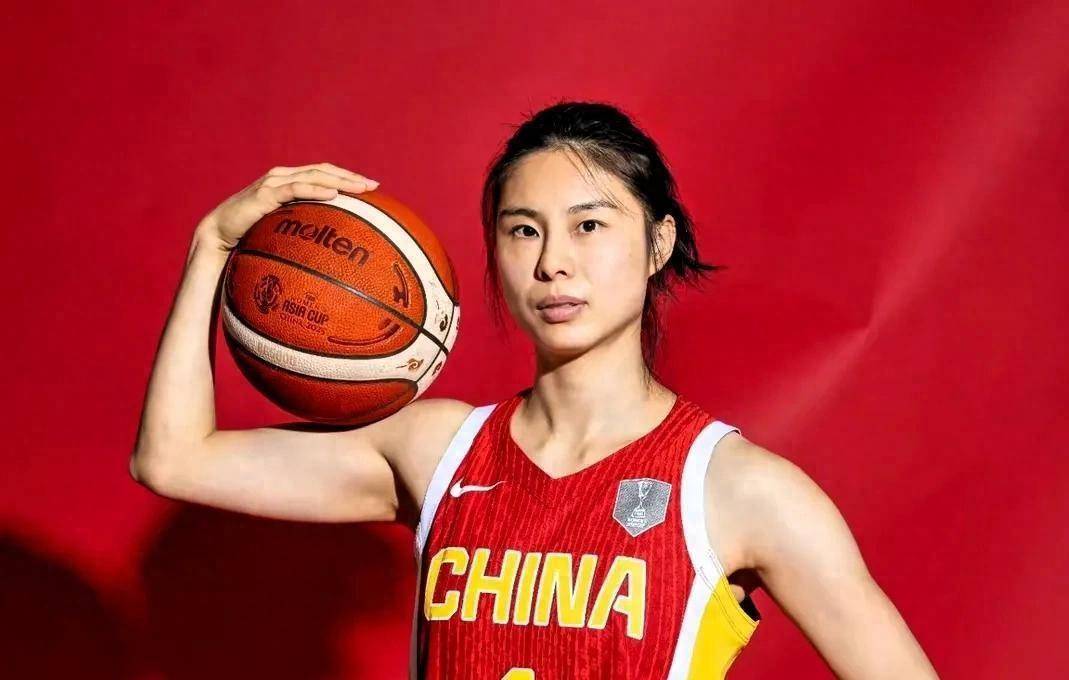 开云体育-包含轻松！杨舒予16分钟得分上双王思雨7助攻盘活进攻的词条