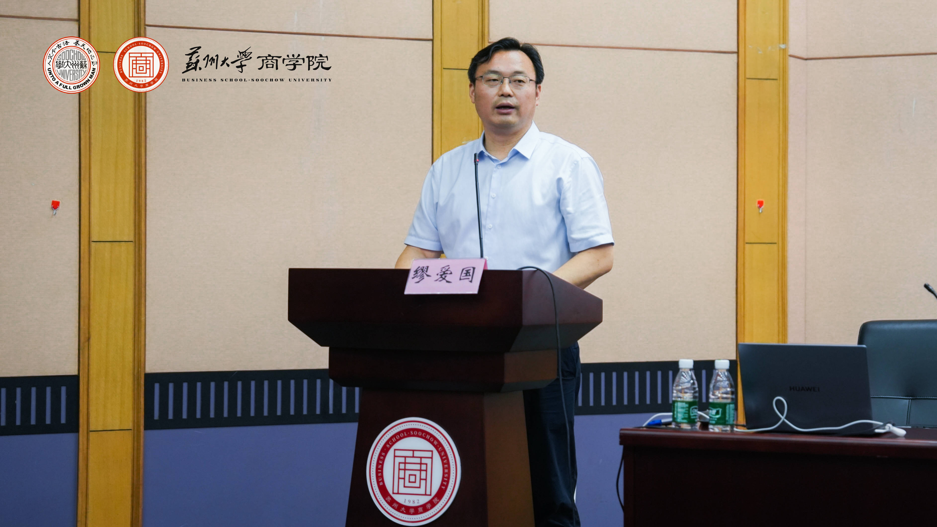 开云体育-关于苏州大学副校长前往训练基地，为苏州队守门员纪振勇拨穗的信息