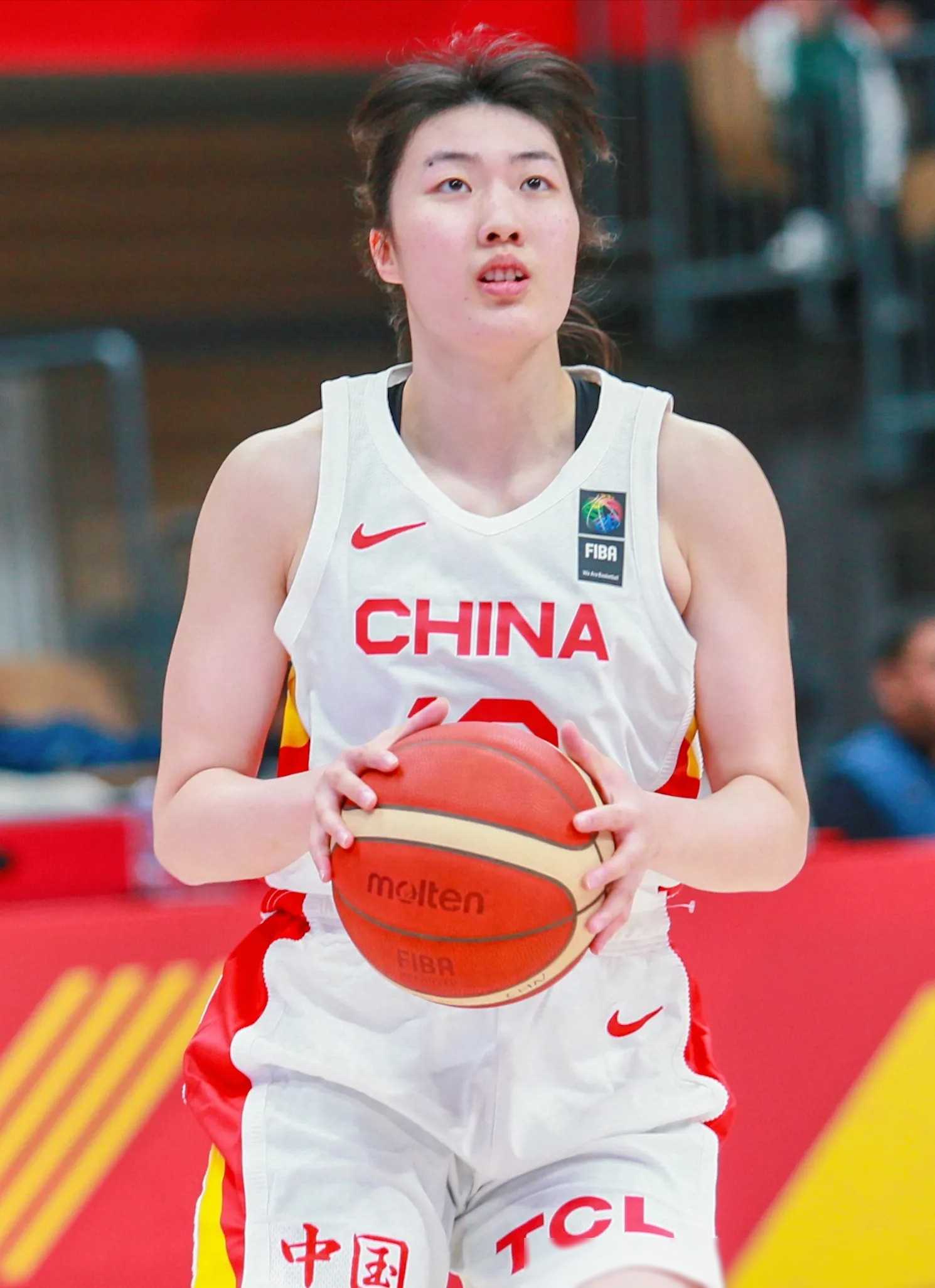 杨舒予15分助女篮复仇澳洲她是宫鲁鸣放弃李梦的底气(宫鲁鸣放走李梦是不是错误决定)